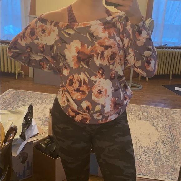 Floral over the shoulder sweater - Picture 5 of 6